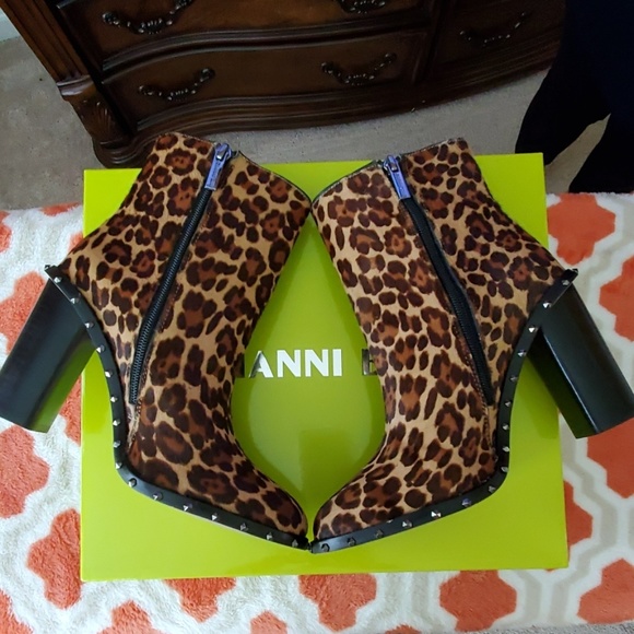 Gianni Bini Boots - Picture 6 of 7